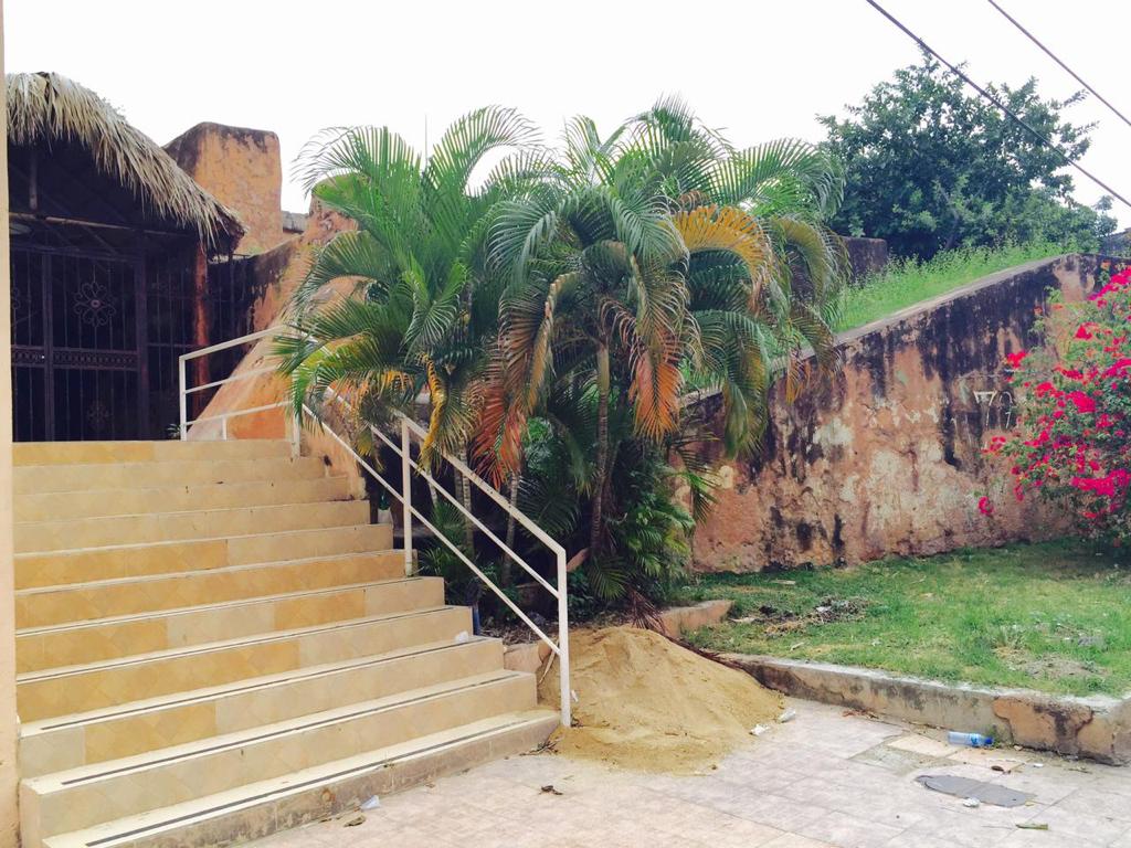 Venta hotel de 6 niveles, edificio comercial en San Lazaro, proximo a la Ciudad Colonial